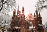 Šv. Onos ir Bernardinų bažnyčių ansamblis žiemą